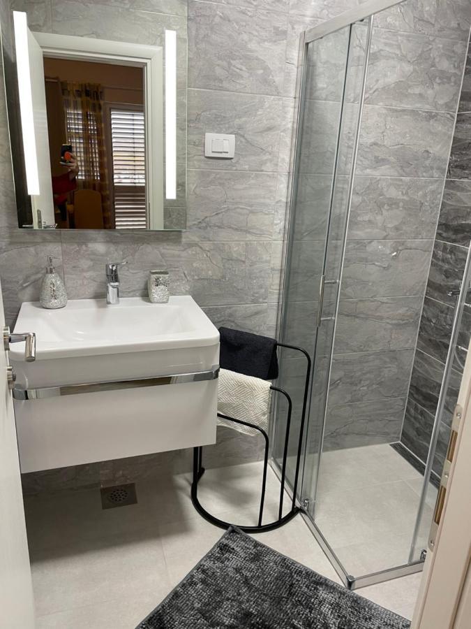 Apartments Miriam Srima Vodice Exterior photo