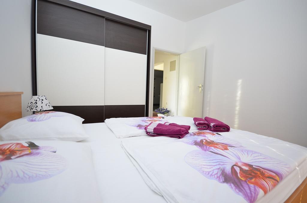 Apartments Miriam Srima Vodice Exterior photo